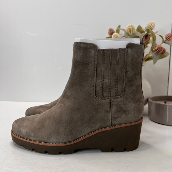 Vionic Aria Waterproof Suede Wedge Ankle Booties Taupe Women's 9M NWOB - Picture 1 of 11